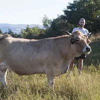 Florian Hostalier avec ses animaux