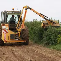 taillage de haie à l'épareuse
