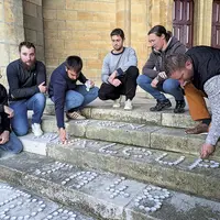 Les JA sur le parvis de la cathédrale