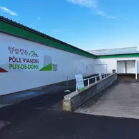 devant l'abattoir d'issoire