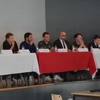 De gauche à droite : Coralie Lebrun, trésorière JA23, Pascal Lerousseau, président de la Chambre d'agriculture de la Creuse, Aude Geiger, élue JA nati