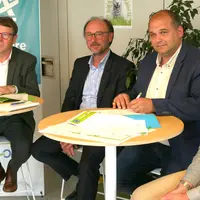 De gauche à droite : Bruno Tardieu président de CACO, Yann de Roquefeuil, directeur général adjoint, Guillaume Metz, président de Tech-Ovin, Nicolas F