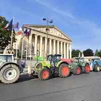 tracteurs devant l'assemblée nationale
