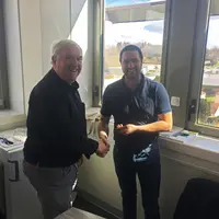 Jean-Luc Niveau remet les clés à Jean-Marie Colon, nouveau président du Comité Technique Départemental de la Safer Creuse.