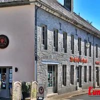 Façade du Relais de Poste à Ally.