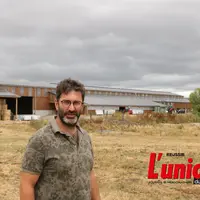 Nicolas Cussac sur son exploitation.
