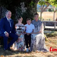 La famille princière de Monaco, à l'ombre d'un tilleul