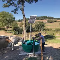 abreuvoir et pompe solaire sur puits