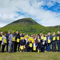 Christian Pruhomme, au centre, a rencontré les élus des communes traversées lors de l’étape du 14 juillet, en mai dernier.