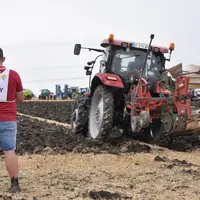 Entre fête populaire et tribune agricole, les finales de labours constituent un moment clé pour le réseau des Jeunes agriculteurs.