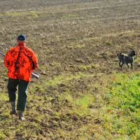 chasseur avec son chien