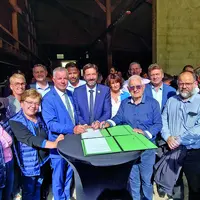 Entourés d’élus locaux et de responsables agricoles professionnels, Martial Saddier, Fabrice Pannekoucke et Gilbert Guigue ont signé un engagement fin