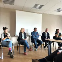 De G à D, Manon Caudron-Fournier, doctorante et membre du comité égalité de VetAgro Sup, Severine Darsonville, agricultrice et PDG Jacquet Brossard, M