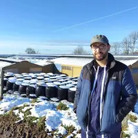 Avant l'installation de sa centrale solaire, Pierre Chassard, éleveur à Tauves, a fait appel aux conseils d'un géobiologue.