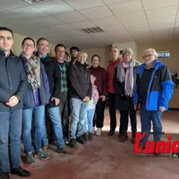 un groupe de personnes