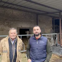 Didier Thomas, le cédant, et Rémy Guillaumin, nouvel installé à Chézy.