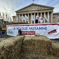 Les agriculteurs du réseau FNSEA-JA ont manifesté à Paris devant l'Assemblée nationale.