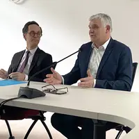 Le préfet de l'Allier, Christophe Noël du Payrat, et le président de la Chambre d'agriculture de l'Allier, Christophe Jardoux, s'adressant à la presse