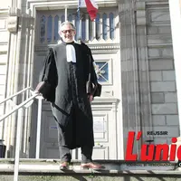 un homme sur le parvis d'un palais de justice. Avocat dans le Cantal, il est depuis le 1erjanvier le nouveau bâtonnier