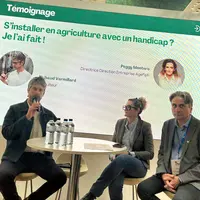 A l'occasion du salon de l'agriculture, Thibaud Vermillard (micro), vigneron malvoyant a témoigné de son parcours, ici aux côtés de Peggy Montero et D