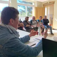 Sabine Tholoniat, présidente de la FNSEA 63 venue échanger avec les agriculteurs