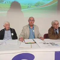 A la tribune, Maurice Laurent, nouveau président de la SDAE, entouré de Claude Chalencon et de Jean Beraud.