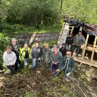 L'équipe devant le moulin