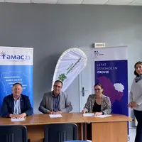 De gauche a droite : Nicolas Simonnet, coprésident de l’Amac23, Jean-Yves Debrosse, président du Service de Remplacement Creuse, Anaïs Grassin, sous-p