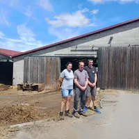 Alice, Daniel et Florent se lancent dans des travaux pour bénéficier de meilleures conditions de travail.