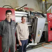 Loïs et Laurent Bouchiche ont été parmi les premiers éleveurs du Puy-de-Dôme à installer un robot de traite.