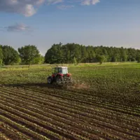 tracteur dans culture