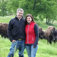 Matthieu et Christel Péron dirigent ensemble la Ferme des Bisons d'Auvergne.