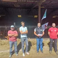 De gauche à droite : Julien Gibert, Julien Duplomb, Nicolas Merle et Loïs Chabannes du Gaec la belle Limousine.