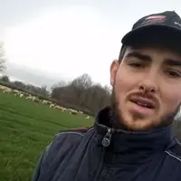 Julien, jeune éleveur ovin nous présente son élevage dans le cadre du projet "Au coeur de l'agri"