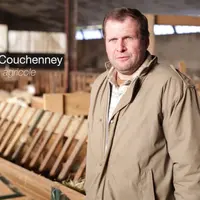 Le pied d'Hubert Couchenney a traversé la plaque de fibrociment et l'éleveur est tombé de 6 mètres de haut.