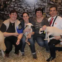 Marie-Chantal Laurent, éleveuse de 700 brebis dans le Lot et Pauline Goillon, technicienne à la coopérative Geoc (à gauche), 2ème prix des trophées en