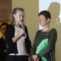 Geneviève Bouix, à gauche, reprend Géode à la suite d’Arlette Brachet, à droite. © A. Cheype