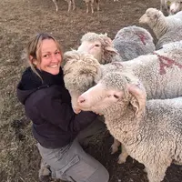 Pour Agathe, l’élevage ovin est une passion avant d'être un métier.  © FNO