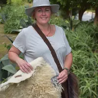 Mariska Smulders fabrique des tapis à l’esthétique proche de la toison naturelle. © D. Hardy