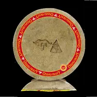 Les fromages Ossau-Iraty d’estive comportent, en plus de la tête de face, un edelweiss dans une montagne. Ces marques peuvent désormais être apposées
