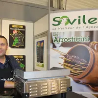 Les Arrosticini sont proposées en surgelé en boîtes de 40 brochettes et les premiers retours sont plutôt prometteurs. © V. Bargain