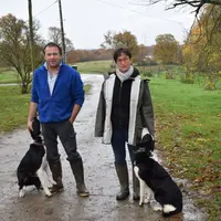Tous deux passionnés par le dressage et l'utilisation de chien de troupeaux, Anne Lefébure et Antoine Brimboeuf participent à des compétitions et anim