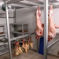 La chambre froide et la surgélation évitent le gaspillage. Ce qui n'est pas vendu au marché pourra servir par la suite et être transformé. © B. Morel