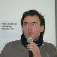 Antoine Cuypers : « Le pâturage des céréales en début de printemps permet de laisser un peu plus de temps de pousse sur le ray-grass-trèfle ». © D. Ha