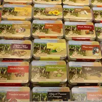 Les glaces de l'Audeline sont vendues soit en bac de 0,75 ou 2,5 litres, soit en cornet sur les marchés. © B. Morel