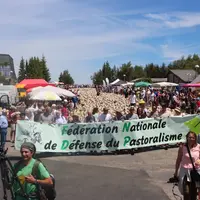Fondée le 7 juin 2018 en Lozère, la FNDP veut prouver que la cohabitation entre prédateurs et éleveurs est impossible et que ces prédateurs ont été ré