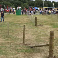 Au Sheep Event, les éleveurs peuvent mesurer leurs talents lors du concours de pose de clôtures ou encore lors du concours de chien de conduite. © B.