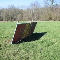 Les barrières sont facilement amovibles. Elles ne restent sur place que pendant la période d'agnelage. © D. Hardy