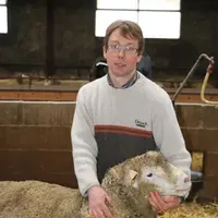 Arnaud Deschamps est avant tout sélectionneur. Ses béliers sont régulièrement primés au salon de l'agriculture à Paris. © B. Morel