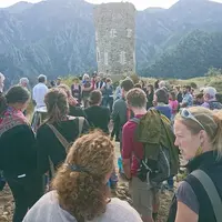Les éleveurs et techniciens locaux se sont retrouvés à la Tour de Goa, sur l’association foncière pastorale de Sahorre au pied du Canigou dans les Pyr